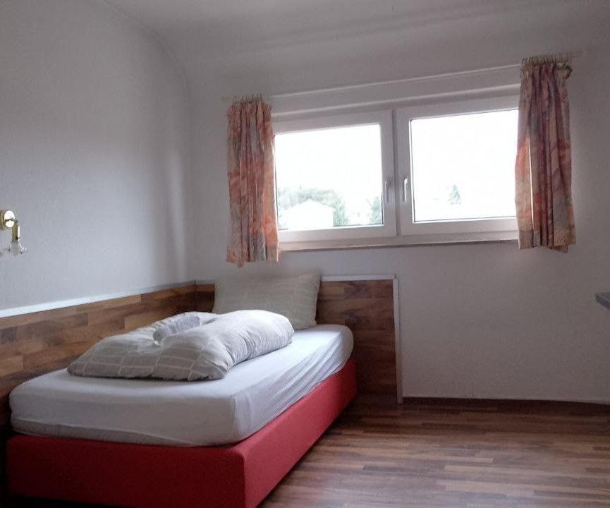 Monteurzimmer - Waldbronn Bagian luar foto